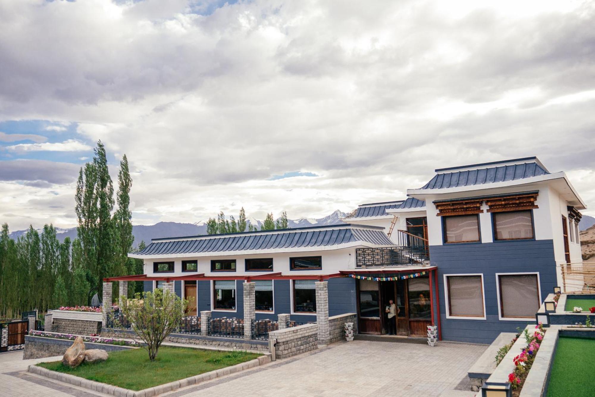 Angkasa Ladakh Resort Лех Экстерьер фото