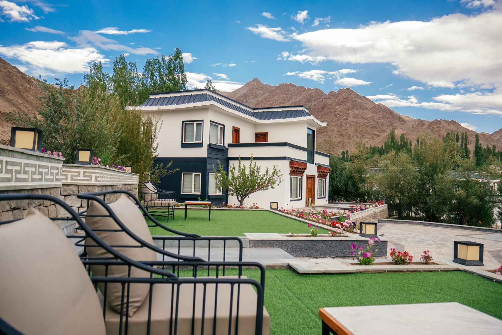 Angkasa Ladakh Resort Лех Экстерьер фото
